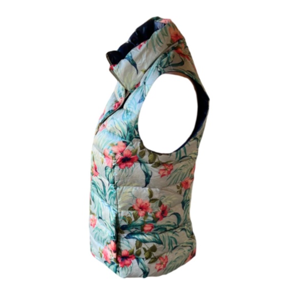 Women's Reversible Navy/Floral Puffer Vest with Pockets (S-M) - Picture 10 of 10